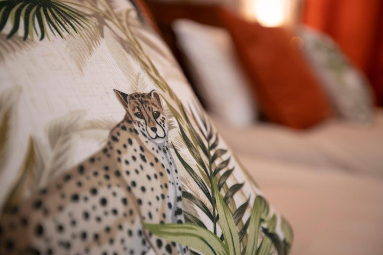 Chambre Jungle Dans Maison D'Hote "Le Petit Clouet"- Rochecorbon Bagian luar foto